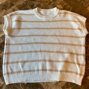 Short sleeve sweater. Size M
